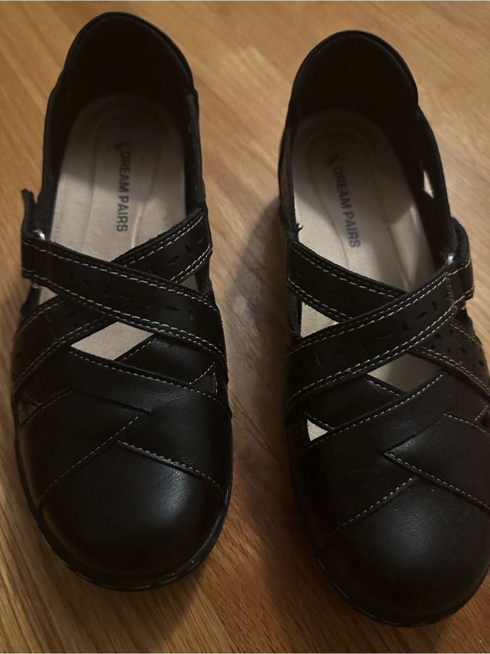 Dream Pairs Black Leather Cross-Strap Casual Flats